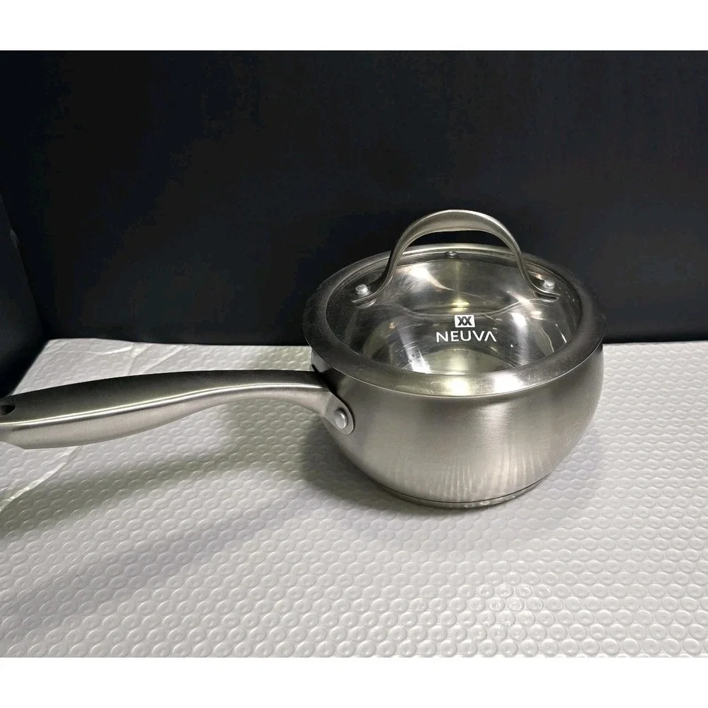 Nueva XX Brand 1.5 Quart Stainless Steel Pan With Glass Lid